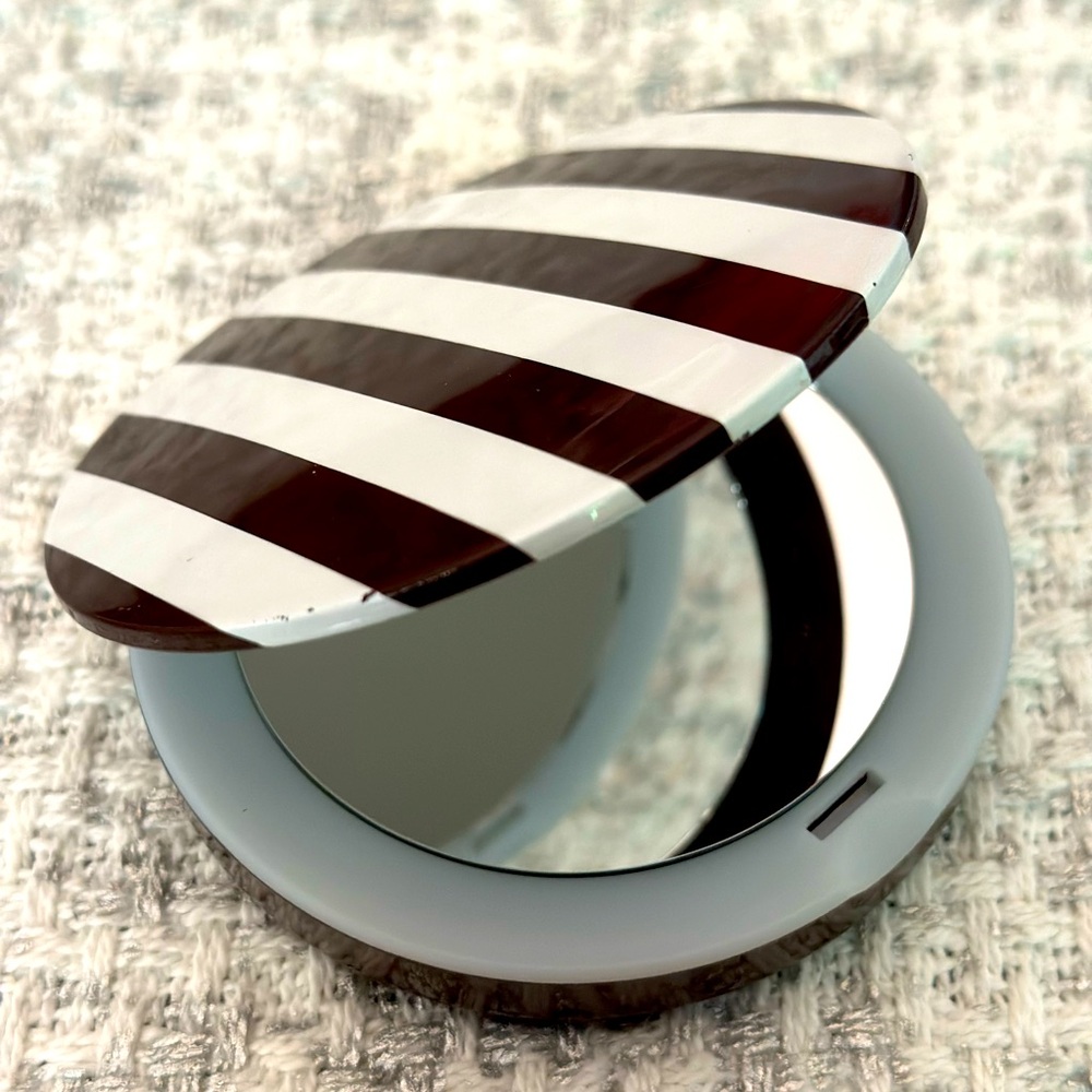 HTF Henri Bendel Centennial Stripe Magnetized Compact Double Mirror Rechargeable